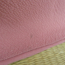 画像をギャラリービューアに読み込む, 色無地 ピンク色 正絹 一つ紋 木瓜紋 羽田登喜男名入り 落款入り 作家物 袷 仕立て上がり フォーマル 身丈158cm