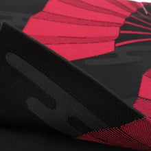 画像をギャラリービューアに読み込む, 名古屋帯 黒色ｘエンジ色 扇子にエ霞文様 絹 仕付け糸付き 六通柄 カジュアル 着物帯 長さ318cm