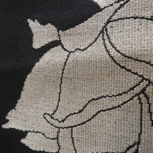 画像をギャラリービューアに読み込む, アンティーク着物 昔着物 御召 袷 正絹 バチ衿 黒×銀 薔薇 明治・大正ロマン レトロ モダン 和洋ミックス 身丈153.2cm