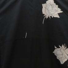 画像をギャラリービューアに読み込む, アンティーク着物 昔着物 御召 袷 正絹 バチ衿 黒×銀 薔薇 明治・大正ロマン レトロ モダン 和洋ミックス 身丈153.2cm