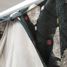 画像をギャラリービューアに読み込む, アンティーク 銘仙 昔着物 深緑地 白×黄×赤 袷 バチ衿 正絹 仕付け糸付き 昔きもの レトロモダン 明治・大正ロマン 身丈153.6cm