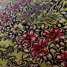 画像をギャラリービューアに読み込む, 小紋 昔 アンティーク 昔着物 緑×多色 花鳥 風景 バチ衿 正絹 昔きもの レトロ 明治・大正ロマン カジュアル サイズ小さめ 身丈153.1cm