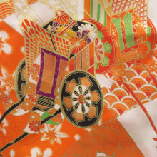 Load image into Gallery viewer, 子供着物 女の子用 四つ身 襦袢セット オレンジ×オフホワイト×金彩 御所車 波 古典柄 単衣 ポリエステル 子供きもの 女児 七五三 祝着 身丈117cm
