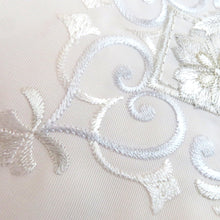 Load image into Gallery viewer, 袋帯 振袖用 目玉品 帯＆重ね衿＆刺繍半衿 3点セット 黒ｘ金銀ｘ多色 小桜・植物文様 六通柄 正絹 仕立て上がり 着物帯 長さ442.6cm