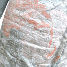 画像をギャラリービューアに読み込む, 羽織 昔 アンティーク 昔羽織 長羽織 正絹 ミントグリーン 金銀オレンジ花刺繍 地模様入 レトロ 和洋ミックス ちりよけ 防寒 上着 身丈95.7cm