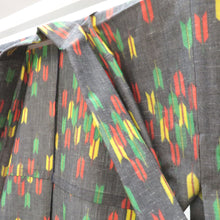 Load image into Gallery viewer, ウール着物 単衣 女性用ウールアンサンブル2点セット 羽織＆着物 チャコールグレー系 絣調 矢羽根柄 バチ衿 カジュアル 普段使い 身丈158.5cm