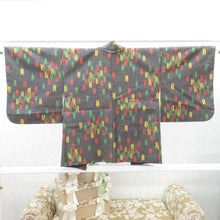 Load image into Gallery viewer, ウール着物 単衣 女性用ウールアンサンブル2点セット 羽織＆着物 チャコールグレー系 絣調 矢羽根柄 バチ衿 カジュアル 普段使い 身丈158.5cm