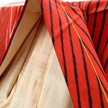 Load image into Gallery viewer, 小紋 昔 アンティーク 昔着物 赤×黒 グレー カラシ 幾何学柄 広衿 正絹 昔きもの レトロ 明治・大正ロマン カジュアル 身丈147.9cm