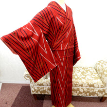 Load image into Gallery viewer, 小紋 昔 アンティーク 昔着物 赤×黒 グレー カラシ 幾何学柄 広衿 正絹 昔きもの レトロ 明治・大正ロマン カジュアル 身丈147.9cm