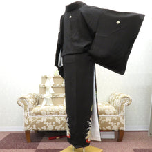 画像をギャラリービューアに読み込む, 黒留袖 昔黒留袖 アンティーク黒留袖 鶴 松 梅 橘 金雲 刺繍 昔着物 レトロ 明治・大正ロマン 裾綿入 両褄 身丈152cm