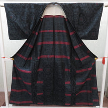画像をギャラリービューアに読み込む, ウール着物 単衣 濃紺×赤 華文調 バチ衿 カジュアルきもの 普段着物 仕立て上がり ウールきもの 和洋ミックス 身丈156.2cm