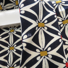 Load image into Gallery viewer, ウール着物 単衣 紺地 白×赤×黄色 麻の葉七宝調 バチ衿 カジュアルきもの 普段着物 仕立て上がり ウールきもの 和洋ミックス 身丈151.4cm