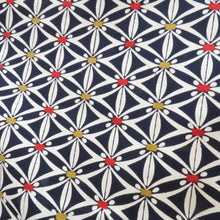 Load image into Gallery viewer, ウール着物 単衣 紺地 白×赤×黄色 麻の葉七宝調 バチ衿 カジュアルきもの 普段着物 仕立て上がり ウールきもの 和洋ミックス 身丈151.4cm