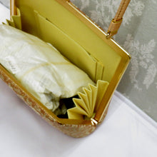 Load image into Gallery viewer, 和装バッグ 礼装用バッグ ゴールド 唐花調 ハンドバッグ 着物バッグ 煌びやか 上品 結婚式 パーティー