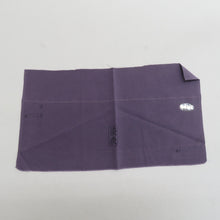 Load image into Gallery viewer, 色無地 紫色 袷 広衿 蔦紋 余り布付き 防水加工 正絹 仕立て上がり 身丈158cm