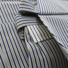 Load image into Gallery viewer, 袴 男性用 人間国宝 甲田綏郎 精好仙台平 行燈袴 絹 紐下約88cm 紺色ｘ灰色 男物はかま 仕立て上がり