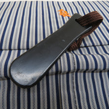 Load image into Gallery viewer, 袴 男性用 人間国宝 甲田綏郎 精好仙台平 行燈袴 絹 紐下約88cm 紺色ｘ灰色 男物はかま 仕立て上がり