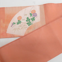Load image into Gallery viewer, 名古屋帯 夏帯 絽 正絹 サーモンピンク色ｘ多色 扇面に花文様 お太鼓柄 夏用 なごや帯 正絹 カジュアル 仕立て上がり 夏物 長さ338cm