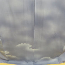 Load image into Gallery viewer, 付下げ 袷 一つ紋 九曜紋 ぼかし染め 八掛地紋入り 薄青色 雲取り柄 広衿 正絹 仕立て上がり着物 身丈158cm
