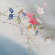 画像をギャラリービューアに読み込む, 訪問着 袷 水色ｘ多色 パステル系 友禅調 花々文様 一つ刺繍紋入り 木瓜紋 広衿 正絹 仕立て上がり着物 身丈164cm