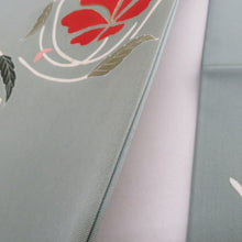 Load image into Gallery viewer, 名古屋帯 塩瀬 染め模様 緑色ｘ白色ｘ赤色 花文様 お太鼓柄 金駒刺繍入り 正絹 カジュアル 着物帯 長さ362cm