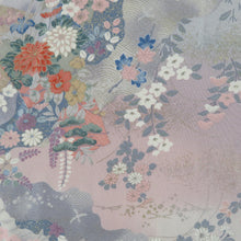 Load image into Gallery viewer, 小紋 袷 薄灰色ｘ薄ピンク色ｘ多色 草花文様 正絹 箔入り 広衿 仕立て上がり着物 身丈159cm