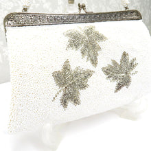 Load image into Gallery viewer, 和装バッグ ビーズバッグ 白 銀 葉柄 ハンドバッグ パーティーバッグ レトロ 着物バッグ 洋装 和小物