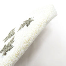 Load image into Gallery viewer, 和装バッグ ビーズバッグ 白 銀 葉柄 ハンドバッグ パーティーバッグ レトロ 着物バッグ 洋装 和小物