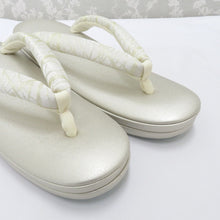 画像をギャラリービューアに読み込む, 草履・バッグセット 白梅謹製 礼装用 Lサイズ フォーマル ホワイト×シャンパンゴールド 芝柄 25.0cm 日本製 牛皮底面