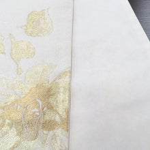 Load image into Gallery viewer, 袋帯 振袖用 シャンパンゴールド×ゴールド×シルバー メタリック調糸 花 六通柄 ポリエステル フォーマル 仕立て上がり 着物帯 Freek 日本製 長さ460cm