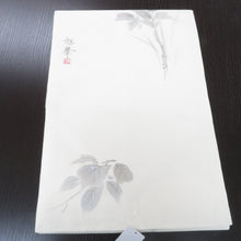 Load image into Gallery viewer, 名古屋帯 夏用帯 夏名古屋帯 白地 薄ピンク花刺繍 墨絵調 仕付け糸付き ホワイト 絽 夏 お太鼓柄