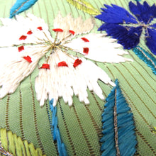Load image into Gallery viewer, 名古屋帯 絽 アンティーク帯 昔名古屋帯 絹 黄緑×多色×金コマ銀コマ 花の丸 刺繍 夏物 昔帯 レトロモダン 明治・大正ロマン 糸留めあり 長さ346.5cm