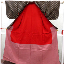 Load image into Gallery viewer, 紬 着物 昔 アンティーク 昔着物 こげ茶×ベージュ 麻の葉 昔紬 バチ衿 正絹 昔きもの レトロ 明治・大正ロマン カジュアル 身丈151.7cm