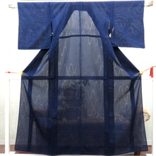 Load image into Gallery viewer, 小紋 夏着物 縦絽 単衣 バチ衿 紺色 地模様 波 夏物 仕立て上がり カジュアル 普段使い 身丈157.3cm