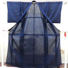 Load image into Gallery viewer, 小紋 夏着物 縦絽 単衣 バチ衿 紺色 地模様 波 夏物 仕立て上がり カジュアル 普段使い 身丈157.3cm