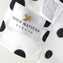 Load image into Gallery viewer, 浴衣 女性ゆかた SEIKO MATSUDA 浴衣 薄アイボリーｘ黒色ｘ紫色 水玉に薔薇と天使模様 綿 夏物 レディース 仕立て上がり 身丈162cm
