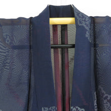 Load image into Gallery viewer, 夏着物 単衣 紗 バチ衿 華文模様 正絹 紺色ｘ銀色 Sサイズ 夏用 仕立て上がり 身丈150cm