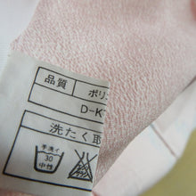 Load image into Gallery viewer, 小紋 単衣 ポリエステル 薄ピンク色ｘ多色 江戸小紋柄に風景模様 身丈Lサイズ 広衿 仕立て上がり着物 身丈164cm