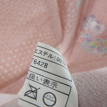 Load image into Gallery viewer, 小紋 単衣 ポリエステル 薄ピンク色ｘ多色 江戸小紋柄に風景模様 身丈Lサイズ 広衿 仕立て上がり着物 身丈164cm