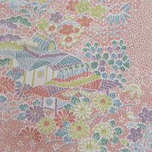 Load image into Gallery viewer, 小紋 単衣 ポリエステル 薄ピンク色ｘ多色 江戸小紋柄に風景模様 身丈Lサイズ 広衿 仕立て上がり着物 身丈164cm