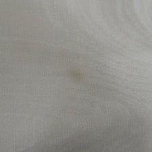 Load image into Gallery viewer, 小紋 単衣 正絹 ベージュグレー 木目調 バチ衿 仕立て上がり着物 身丈150cm