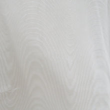 Load image into Gallery viewer, 小紋 単衣 正絹 ベージュグレー 木目調 バチ衿 仕立て上がり着物 身丈150cm