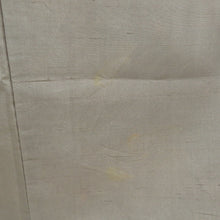 Load image into Gallery viewer, 紬 着物 正絹 単衣 ベージュ色ｘ薄茶色 八掛付き 幾何学模様 バチ衿 カジュアル 仕立て上がり着物 身丈156cm