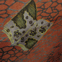 Load image into Gallery viewer, 小紋 昔 アンティーク 昔着物 茶×黒グレー 網目状 冊子文 広衿 正絹 昔きもの レトロ 明治・大正ロマン カジュアル 和洋ミックス 小さめ 身丈146.6cm