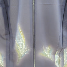Load image into Gallery viewer, 付下げ 夏着物 絽 広衿 花紋様 正絹 青紫色ｘ青色ｘ緑色 ぼかし パステル系 一つ紋 丸に片喰紋 仕立て上がり 身丈155cm