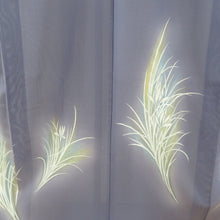 Load image into Gallery viewer, 付下げ 夏着物 絽 広衿 花紋様 正絹 青紫色ｘ青色ｘ緑色 ぼかし パステル系 一つ紋 丸に片喰紋 仕立て上がり 身丈155cm