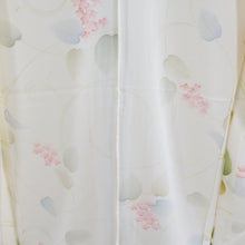 Load image into Gallery viewer, 夏着物 単衣 絽 正絹 夏用 小紋 アジサイ模様 薄黄色ｘ黄緑色ｘ青色 広衿 仕立て上がり 身丈157cm