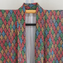 Load image into Gallery viewer, 小紋 ポリエステル 袷 赤色ｘ黒色ｘ多色 カラフル 松模様 広衿 仕立て上がり着物 カジュアル 身丈161cm