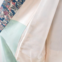 Load image into Gallery viewer, 小紋 袷 ベージュ色ｘ青色ｘ多色 平安風景模様 正絹 型染め バチ衿 仕立て上がり着物 カジュアル 身丈160cm