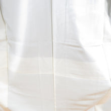 Load image into Gallery viewer, 紬 着物 本場大島紬 証紙付き 片ス式 草花模様 紺色ｘ黄緑 袷 広衿 正絹 カジュアル 仕立て上がり着物 袖 身丈166cm